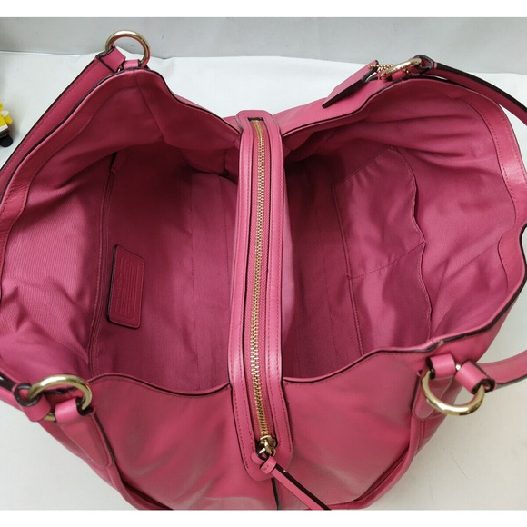 Coach Carlyle Pink Smooth Leather Turnlock 3 Compartments Shoulder Bag - Picture 8 of 15